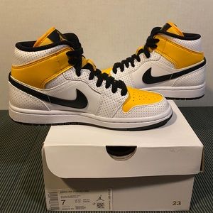 Jordan 1 Mid (W)